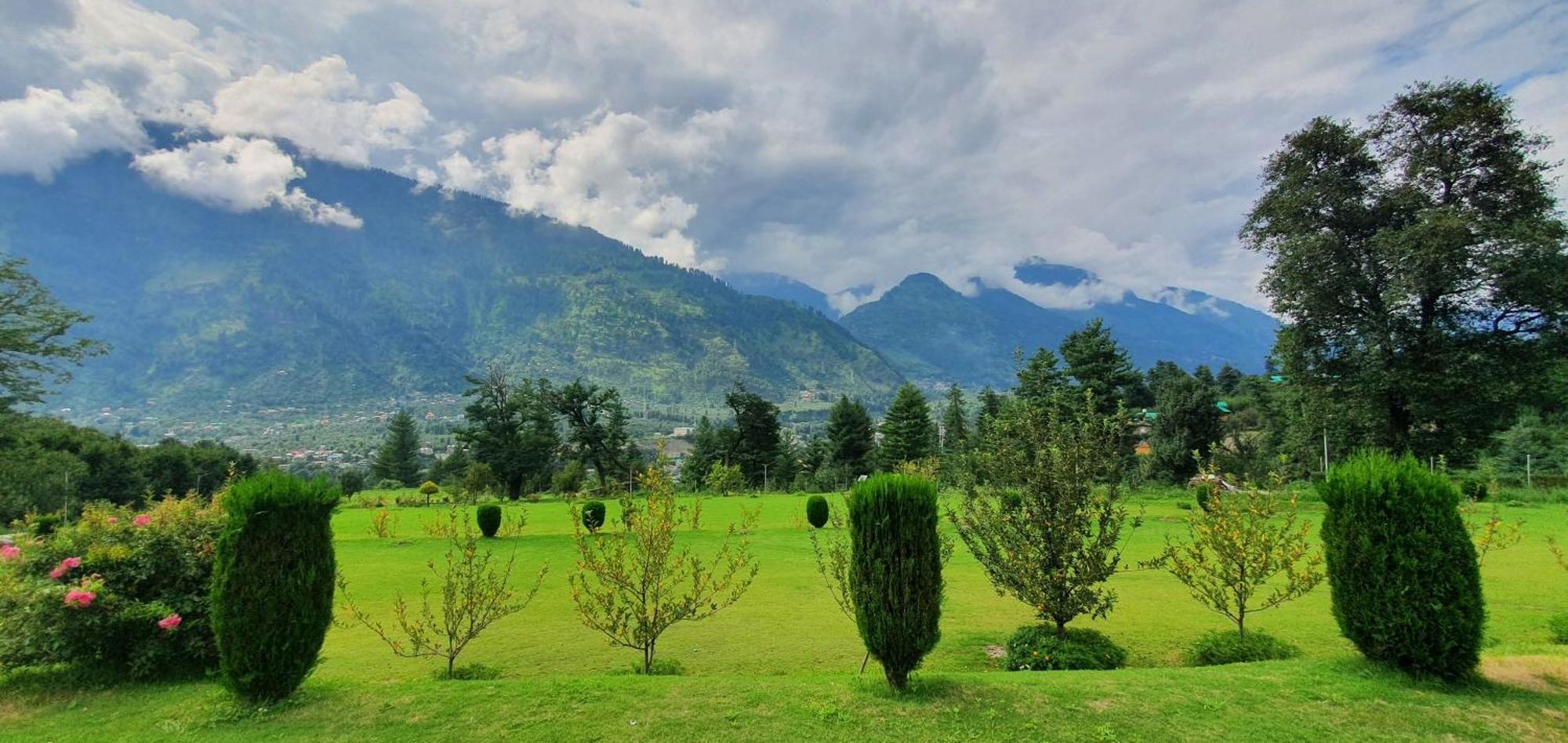 Anand Vardhan Resorts Manali  Bagian luar foto