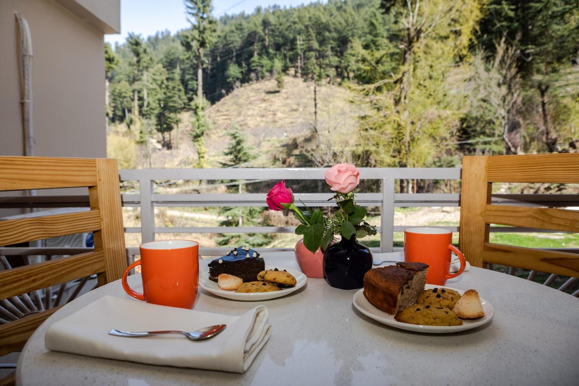 Anand Vardhan Resorts Manali  Ruang foto