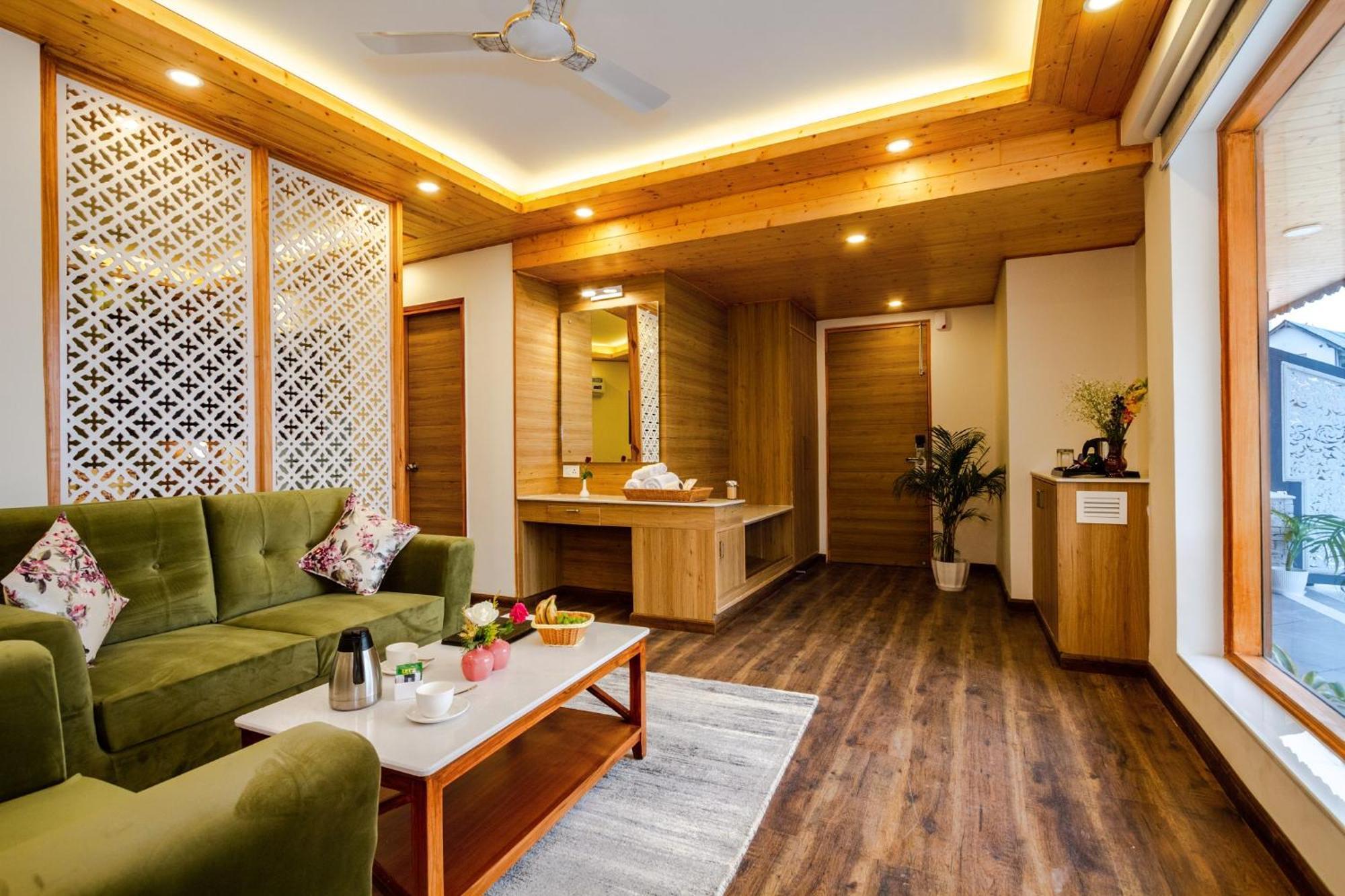 Anand Vardhan Resorts Manali  Ruang foto